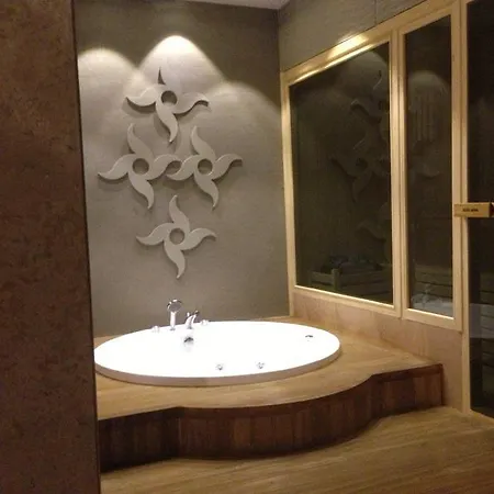 מלון Terrace Elite 5*